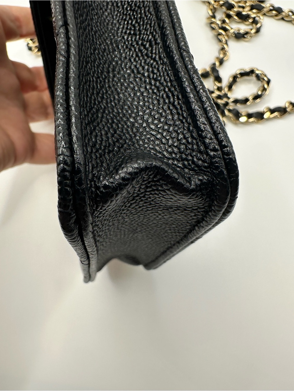 CHANEL Black Quilted Caviar Leather Crossbody Phone Pouch with Gold Bow Chain - Picture 4 of 13